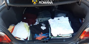Marfă contrafăcută descoperită într-o mașină oprită în trafic la Baia Mare