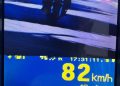 Un motociclist a fugit de polițiști băimăreni, comitând 6 infracțiuni. Acum are amenzi record și va umbla pe jos timp de șase luni