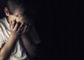 Mamă acuzată că și-ar fi agresat copilul de 5 ani, doi tineri au fost reținuți, la Vișeu de Sus