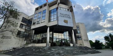 Justiția cu două viteze: când se poate în două ore și când nu se poate în trei luni