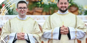 Un tânăr din Baia Mare primește hirotonirea preoțească și revine acasă pentru prima Sfântă Liturghie