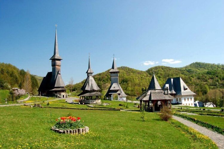 Eveniment religios deosebit la Mănăstirea Bârsana: sărbătoarea „Soborul Sfinților 12 Apostoli”