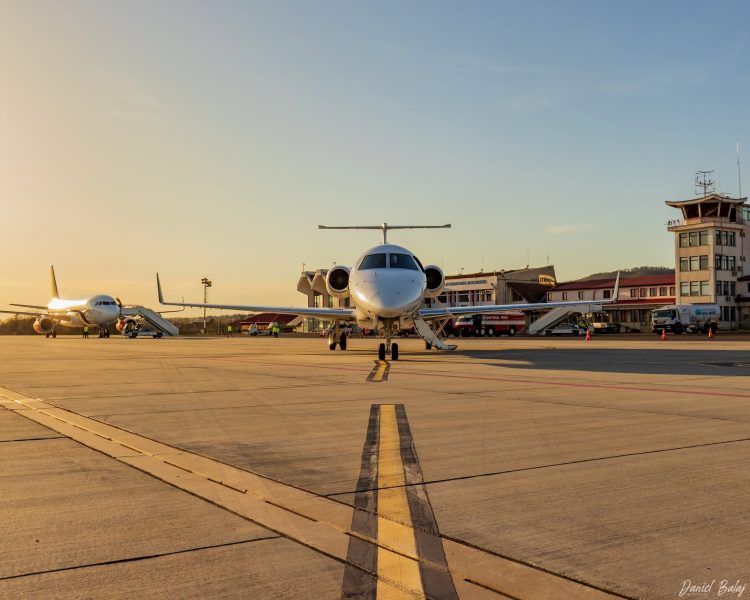 Zborul TWI414 Baia Mare – Antalya, întârziat aproximativ 4 ore după o posibilă problemă tehnică la motor