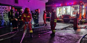 Incendiu într-un apartament din Baia Mare. Locatarii unui bloc de pe strada Vlad Țepeș, evacuați de urgență