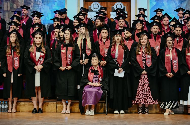 La 90 de ani, și-a împlinit visul vieții. Amalia-Susana Tușa a devenit cea mai vârstnică absolventă din România