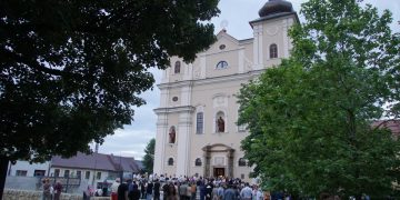 Biserica „Sfânta Treime” din Baia Mare, binecuvântată după cinci ani de restaurare – Un simbol de peste 300 de ani renăscut în splendoarea sa barocă