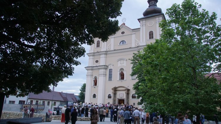 Biserica „Sfânta Treime” din Baia Mare, binecuvântată după cinci ani de restaurare – Un simbol de peste 300 de ani renăscut în splendoarea sa barocă