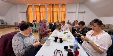 Senioarele din Baia Mare păstrează vie tradiția – Pregătesc ștergare pentru Dansul Socăcițelor