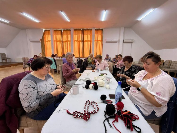Senioarele din Baia Mare păstrează vie tradiția – Pregătesc ștergare pentru Dansul Socăcițelor