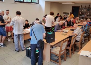 Biblioteca Județeană „Petre Dulfu” Baia Mare deschide un Cerc de filatelie pentru pasionați de timbre și colecționari de cartonașe FIFA World Cup 2026
