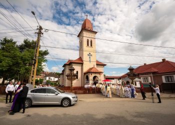 Preasfințitul Părinte Samuel Bistrițeanul a slujit la Lechința în Duminica Tuturor Sfinților