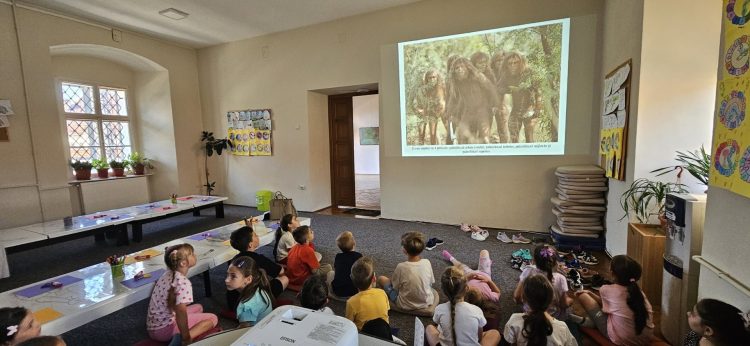 „Mistere și povești din preistorie”- lecție interactivă la Muzeul Județean de Istorie și Arheologie Maramureș