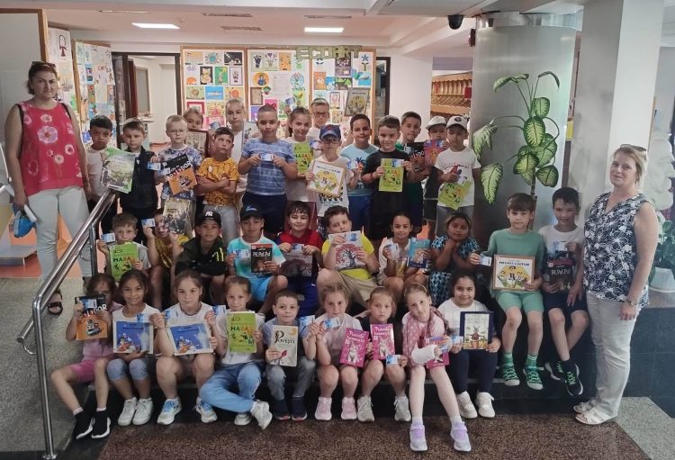 „Noi suntem prietenii cărților”- elevii din Baia Mare, în vizită la Biblioteca Județeană „Petre Dulfu”