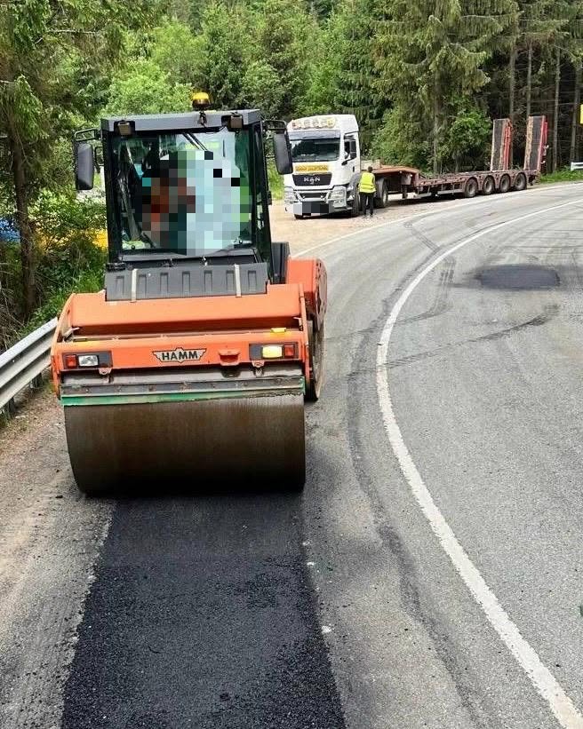 Reparații cu mixtură asfaltică la cald pe DN 18, între Moisei și Borșa