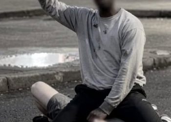 Atac șocant în Belfast. Tentativă de decapitare a unui bărbat în plină stradă