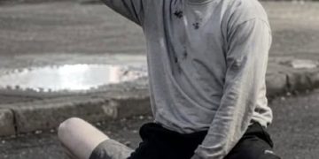 Atac șocant în Belfast. Tentativă de decapitare a unui bărbat în plină stradă