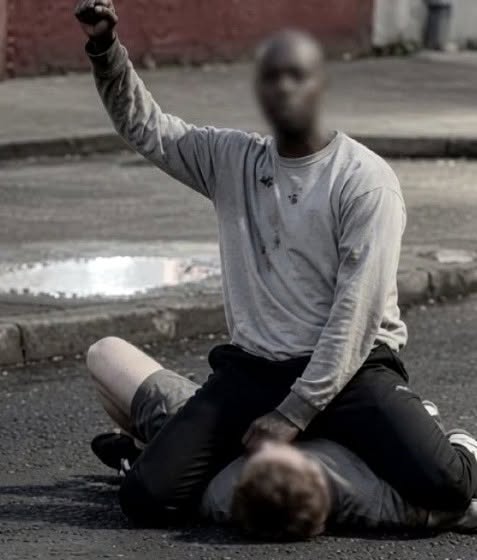 Atac șocant în Belfast. Tentativă de decapitare a unui bărbat în plină stradă