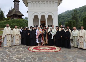 Sărbătoare de suflet la Mănăstirea Ruoaia, de hramul Sfinților Români