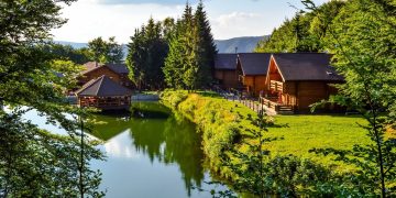 Lacul de la Cota 1000 din Șuior, un colț spectaculos de relaxare în Maramureș