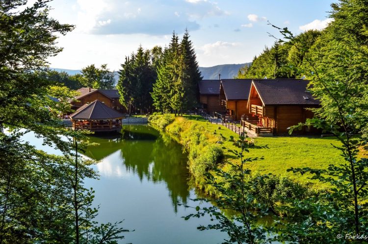 Lacul de la Cota 1000 din Șuior, un colț spectaculos de relaxare în Maramureș