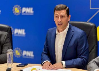 Preşedinte PNL Maramureş reclamă ”o contradicţie evidentă”: Unii dintre cei 16 reclamanţi care contestă în instanţă mandatul stabilit de BPN au acordat, la rândul lor, mandate pentru susţinerea lui Adrian Veştea la Consiliul Naţional şi Congres