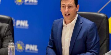 Preşedinte PNL Maramureş reclamă ”o contradicţie evidentă”: Unii dintre cei 16 reclamanţi care contestă în instanţă mandatul stabilit de BPN au acordat, la rândul lor, mandate pentru susţinerea lui Adrian Veştea la Consiliul Naţional şi Congres
