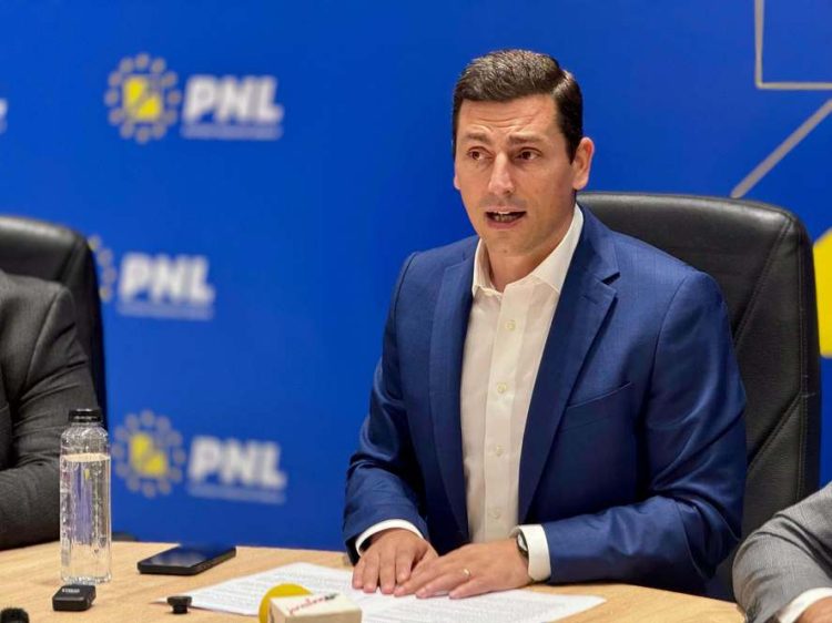 Preşedinte PNL Maramureş reclamă ”o contradicţie evidentă”: Unii dintre cei 16 reclamanţi care contestă în instanţă mandatul stabilit de BPN au acordat, la rândul lor, mandate pentru susţinerea lui Adrian Veştea la Consiliul Naţional şi Congres