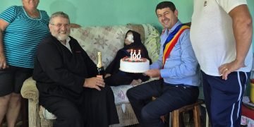 Lelea Varvara din Cupșeni a împlinit 100 de ani. „Să ne vedem în această formulă încă zece ani”