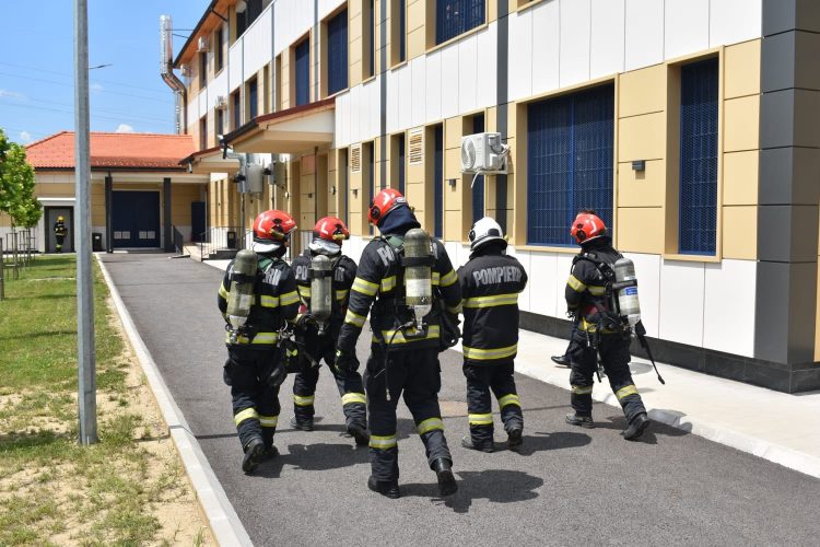 Incendiu simulat la Penitenciarul Baia Mare. Exercițiu de intervenție cu participarea ISU și SMURD