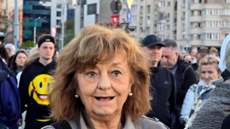 Greu de imaginat! Ana Blandiana a ieșit să protesteze împotriva lui Nicușor Dan!