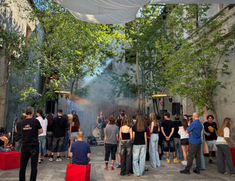 Festivalul „Art4Hope” la Colegiul de Arte Baia Mare: artă și solidaritate pentru un tânăr aflat în suferință