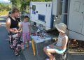 La doar 11 ani, o fetiță din Maramureș și-a deschis propria „afacere”. Sonia Clara își vinde creațiile handmade în centrul satului