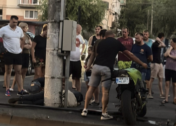Grav accident cu doi motocicliști în Baia Sprie. Unul dintre ei a fost proiectat într-un indicator rutier