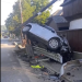 Accident în Săcel: un șofer de 22 de ani, rănit după ce a intrat cu mașina într-un cap de pod și apoi într-un stâlp