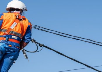 Bărbat electrocutat în timpul unor lucrări la un stâlp de electricitate în Borșa. Poliția a deschis dosar penal