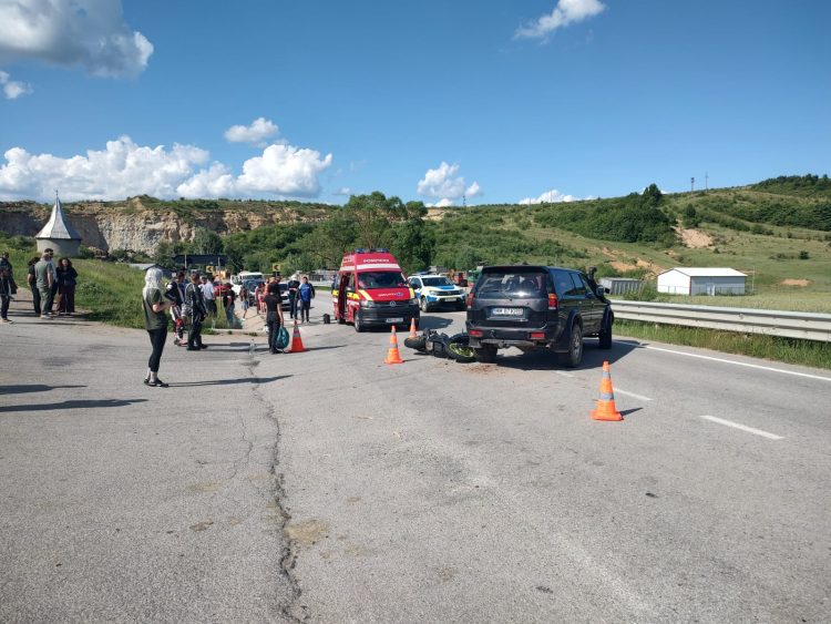Accident rutier pe DJ 109F, în zona Ponorâta. Un motociclist a fost rănit