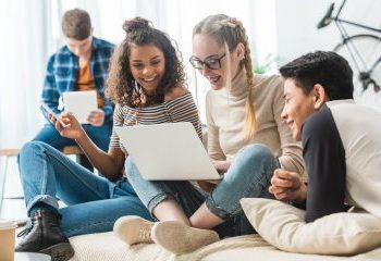 30 iunie: ziua în care celebrăm comunicarea, știința și democrația