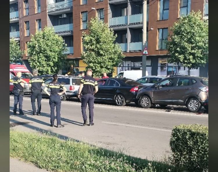 Carambol pe bulevardul Republicii din Baia Mare. Mai multe autoturisme implicate într-un accident