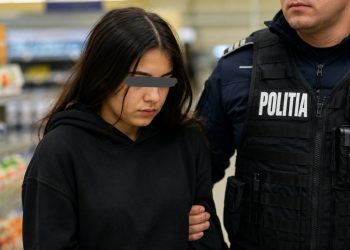 Furt într-un supermarket din Baia Mare. Una dintre tinere s-a dat drept altă persoană în fața polițiștilor