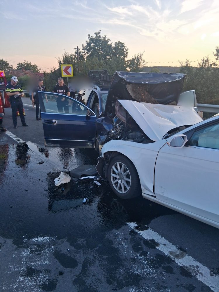 Accident grav: Două mașini s-au tamponat pe DN1C, pe raza localității Iclod