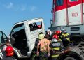 ACCIDENT FEROVIAR GRAV cu trenul Viena – Baia Mare: autoutilitară lovită în plin