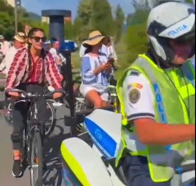 Tradiție pe două roți – Polițiștii maramureșeni, prezenți la evenimentul „Cu ia pe bicicletă”