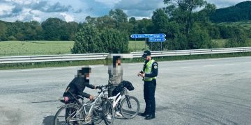 Șoferi trași pe dreapta în Coroieni – Polițiștii au aplicat sancțiuni și au reținut un certificat