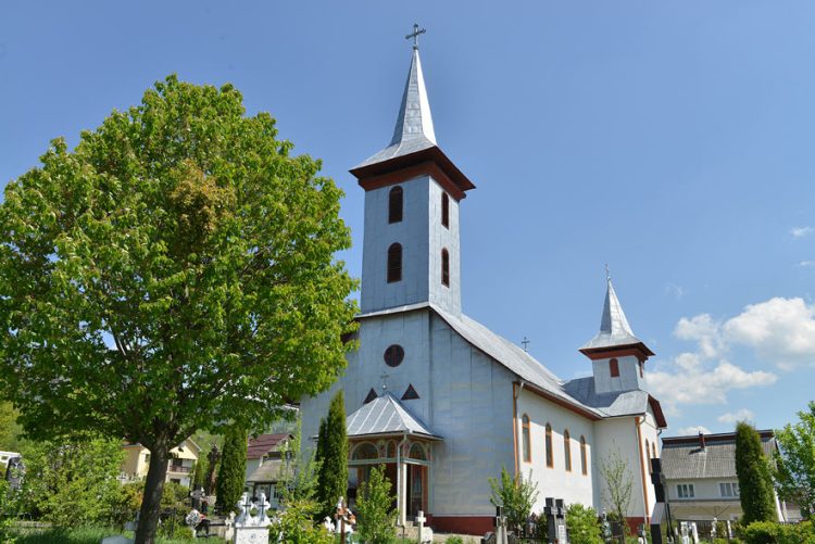Liturghie Arhierească la sărbătoarea sfințirii Bisericii „Sfinții Apostoli Petru și Pavel” din Borșa