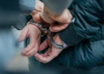 Alcool, violență și scandal în stradă la Budești, patru tineri reținuți