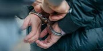Alcool, violență și scandal în stradă la Budești, patru tineri reținuți