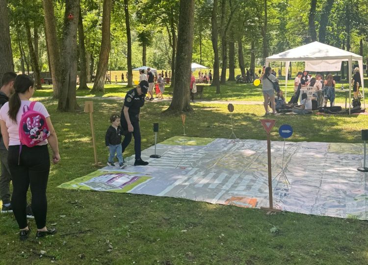 Lecții de siguranță și civism pentru cei mici, în cadrul Orășelului Copiilor