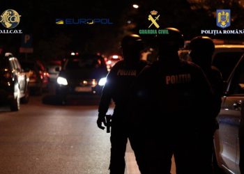Peste 30 de percheziţii în judeţele Bistriţa-Năsăud şi Maramureş într-un dosar de contrabandă, braconaj şi nerespectarea regimului armelor