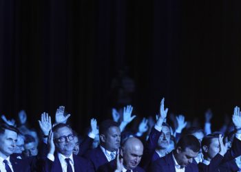 Conducerea PNL a stabilit lista „puciștilor” care vor fi excluși: 16 parlamentari, 3 șefi de CJ și un eurodeputat