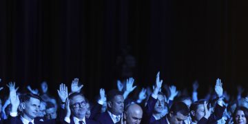 Conducerea PNL a stabilit lista „puciștilor” care vor fi excluși: 16 parlamentari, 3 șefi de CJ și un eurodeputat
